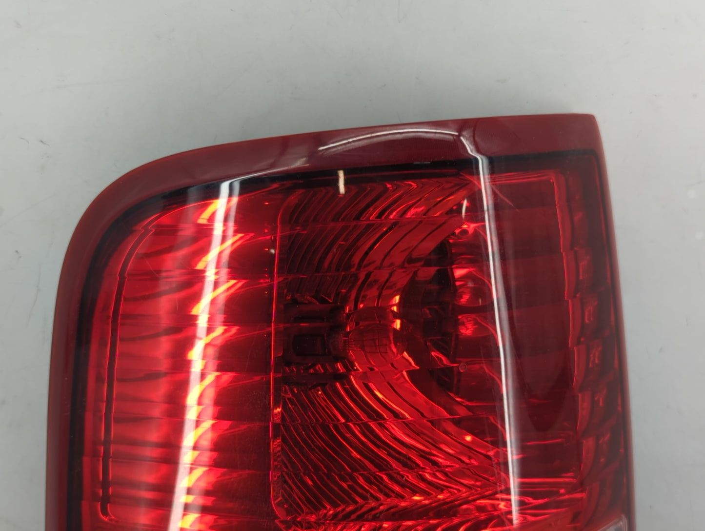 2004-2008 Ford F-150 Tail Light Assembly Driver Left OEM P/N:BL05RA11015 P-221 Fits Fits 2004 2005 2006 2007 2008 OEM Used A