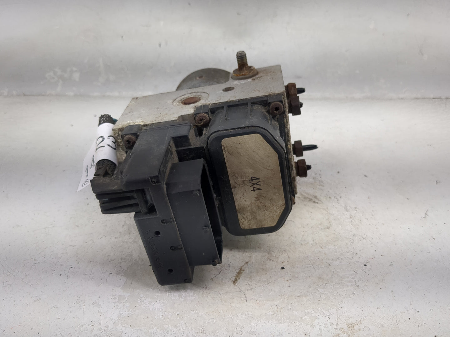 2005 Ford F-150 ABS Pump Control Module Replacement P/N:686 388 00640 2 Fits OEM Used Auto Parts - Oemusedautoparts1.com