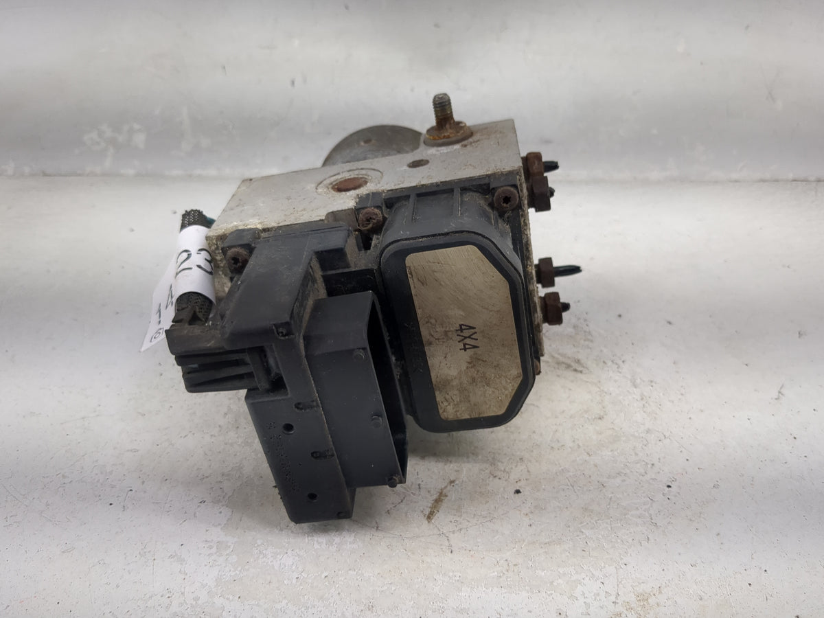 2005 Ford F-150 ABS Pump Control Module Replacement P/N:686 388 00640 2 Fits OEM Used Auto Parts - Oemusedautoparts1.com