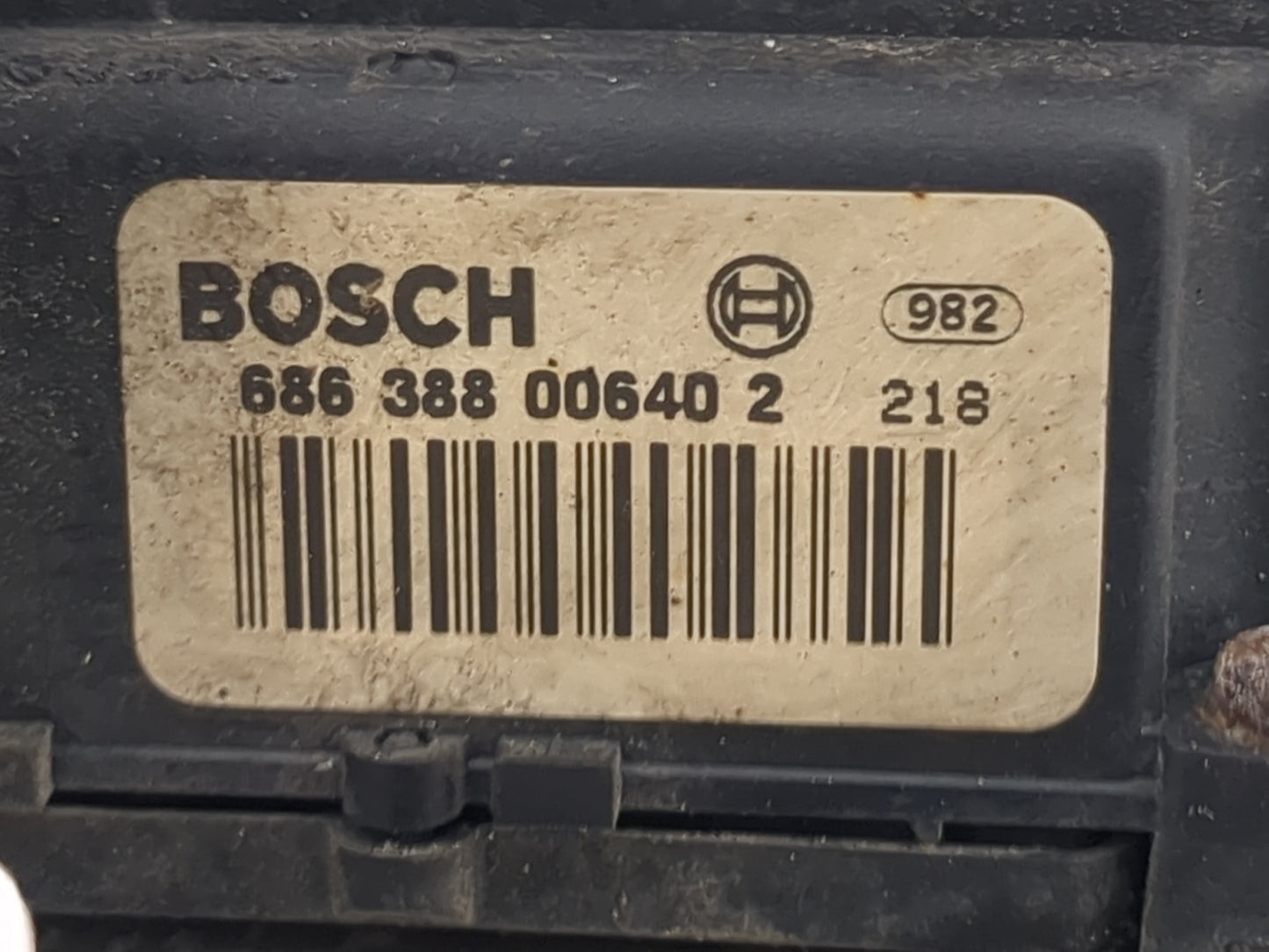 2005 Ford F-150 ABS Pump Control Module Replacement P/N:686 388 00640 2 Fits OEM Used Auto Parts - Oemusedautoparts1.com