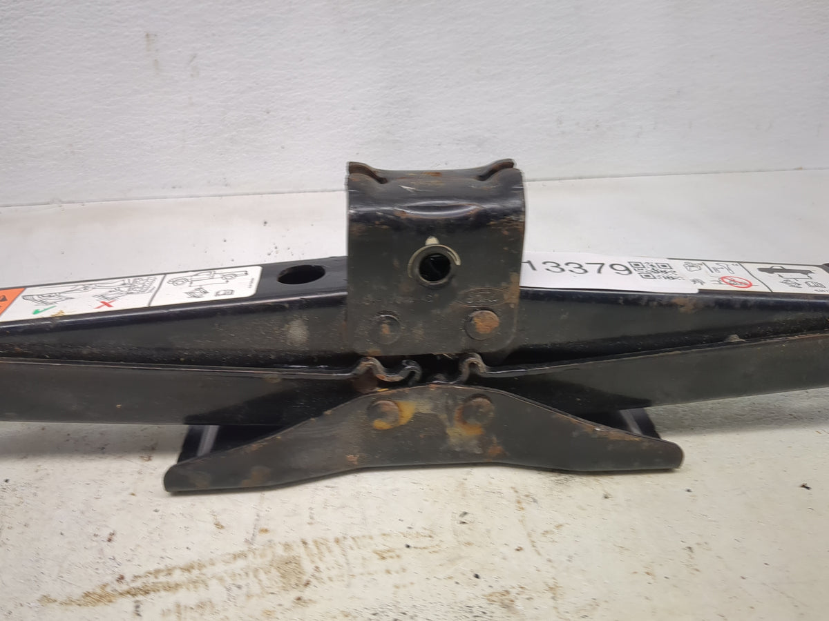 2005 Ford F-150 Spare Scissor Car Jack 1513379 - Oemusedautoparts1.com
