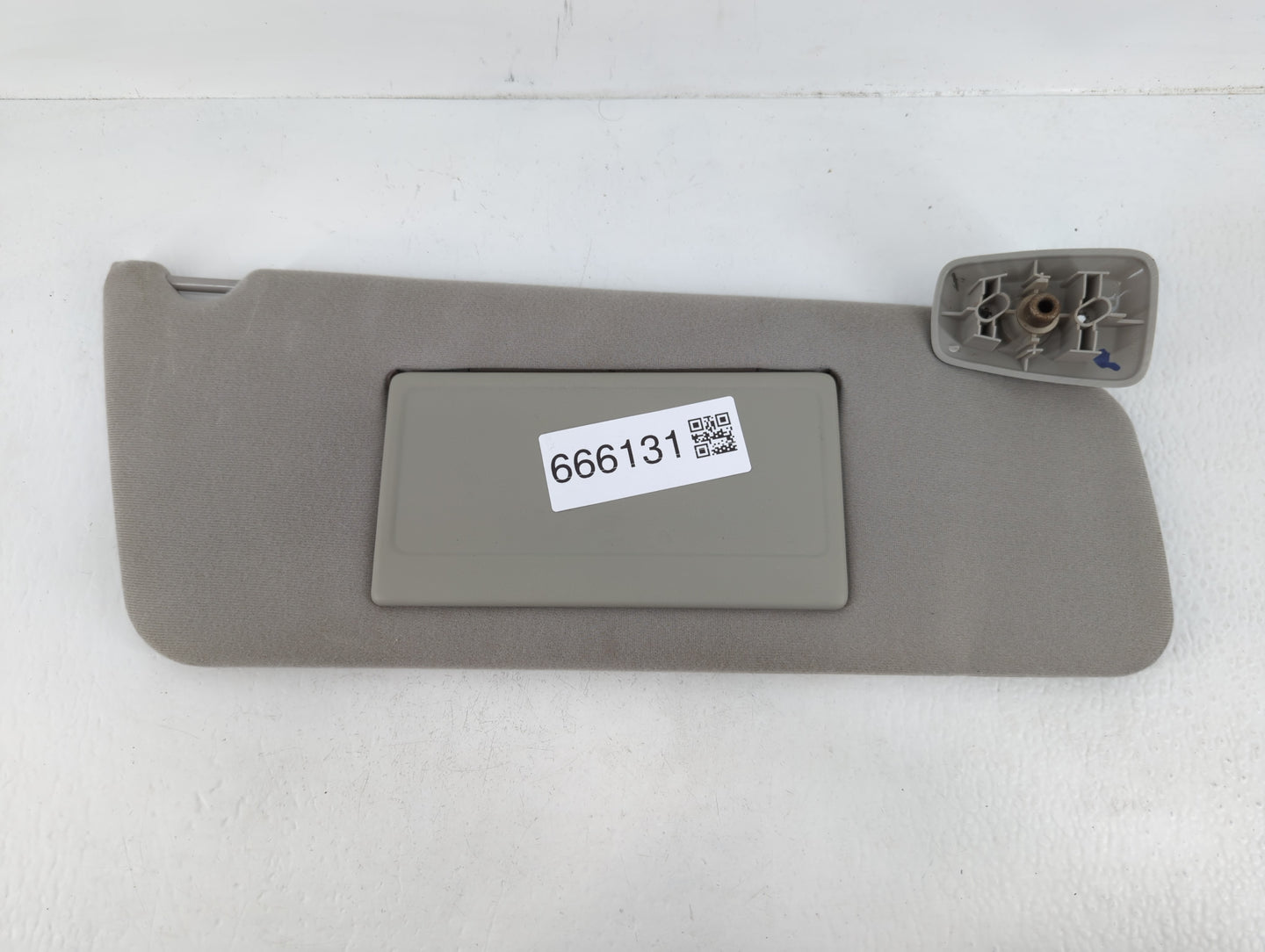2004-2008 Ford F-150 Sun Visor Shade Replacement Passenger Right Mirror Fits Fits 2004 2005 2006 2007 2008 OEM Used Auto Par