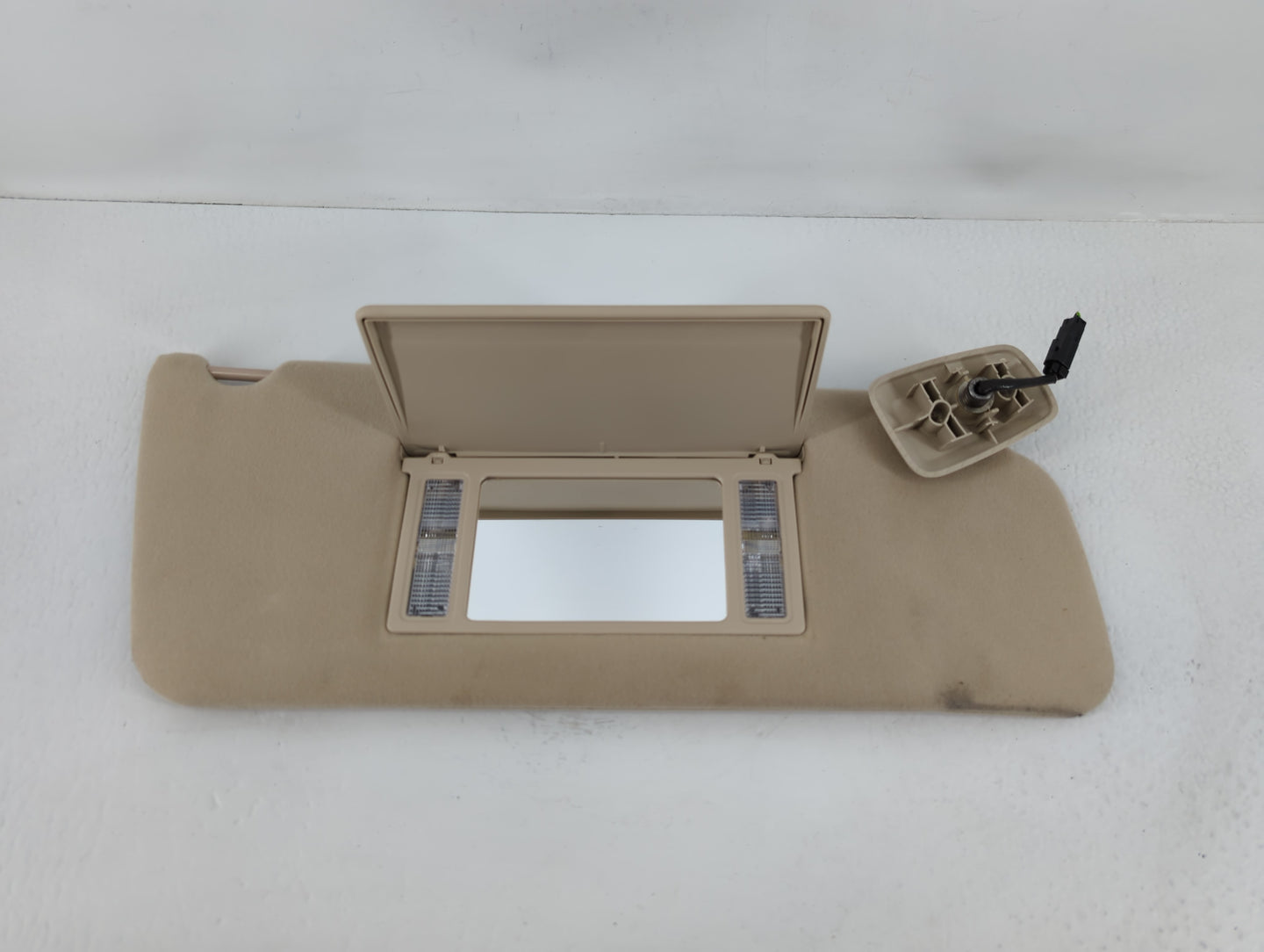 2004-2008 Ford F-150 Sun Visor Shade Replacement Passenger Right Mirror Fits Fits 2004 2005 2006 2007 2008 OEM Used Auto Par