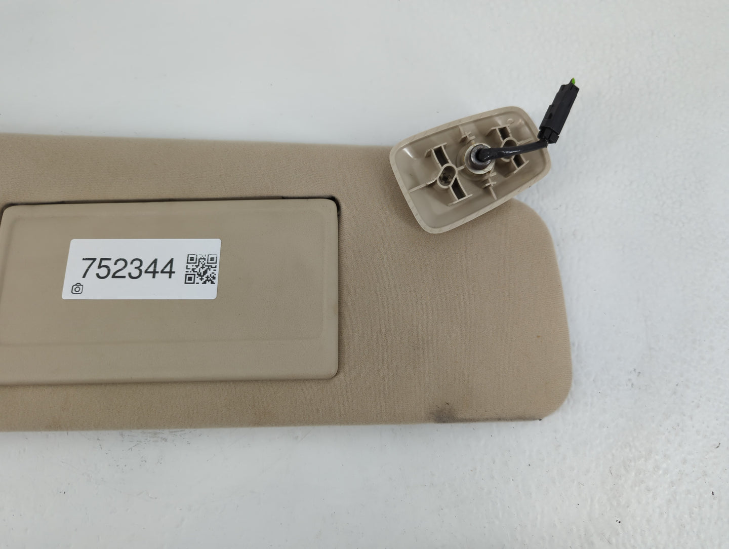 2004-2008 Ford F-150 Sun Visor Shade Replacement Passenger Right Mirror Fits Fits 2004 2005 2006 2007 2008 OEM Used Auto Par