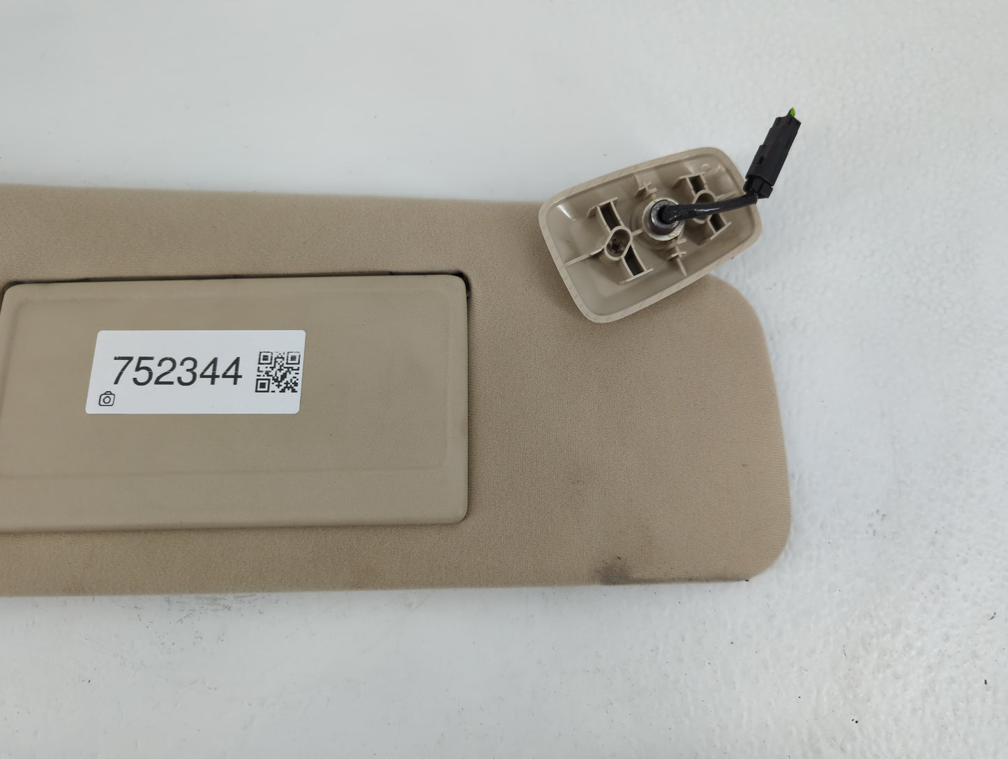 2004-2008 Ford F-150 Sun Visor Shade Replacement Passenger Right Mirror Fits Fits 2004 2005 2006 2007 2008 OEM Used Auto Par