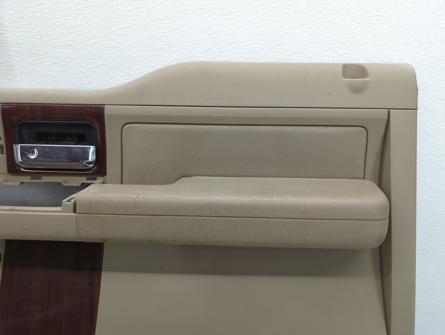 2005 Ford F-150 Front Right Passenger Interior Door Panel Trim Beige - Oemusedautoparts1.com