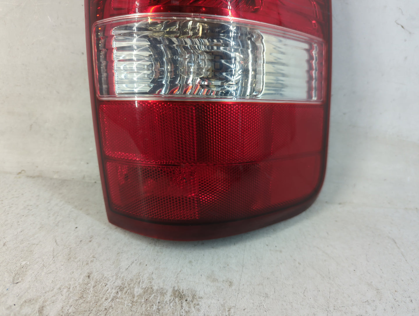 2004-2008 Ford F-150 Tail Light Assembly Passenger Right OEM P/N:4L34-13B504-A Fits Fits 2004 2005 2006 2007 2008 OEM Used A