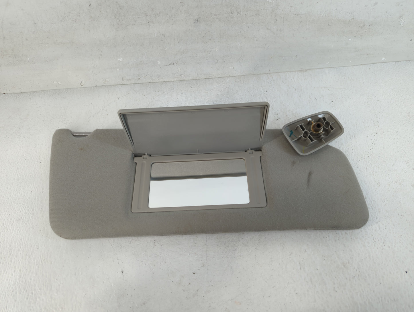 2004-2008 Ford F-150 Sun Visor Shade Replacement Passenger Right Mirror Fits Fits 2004 2005 2006 2007 2008 OEM Used Auto Par