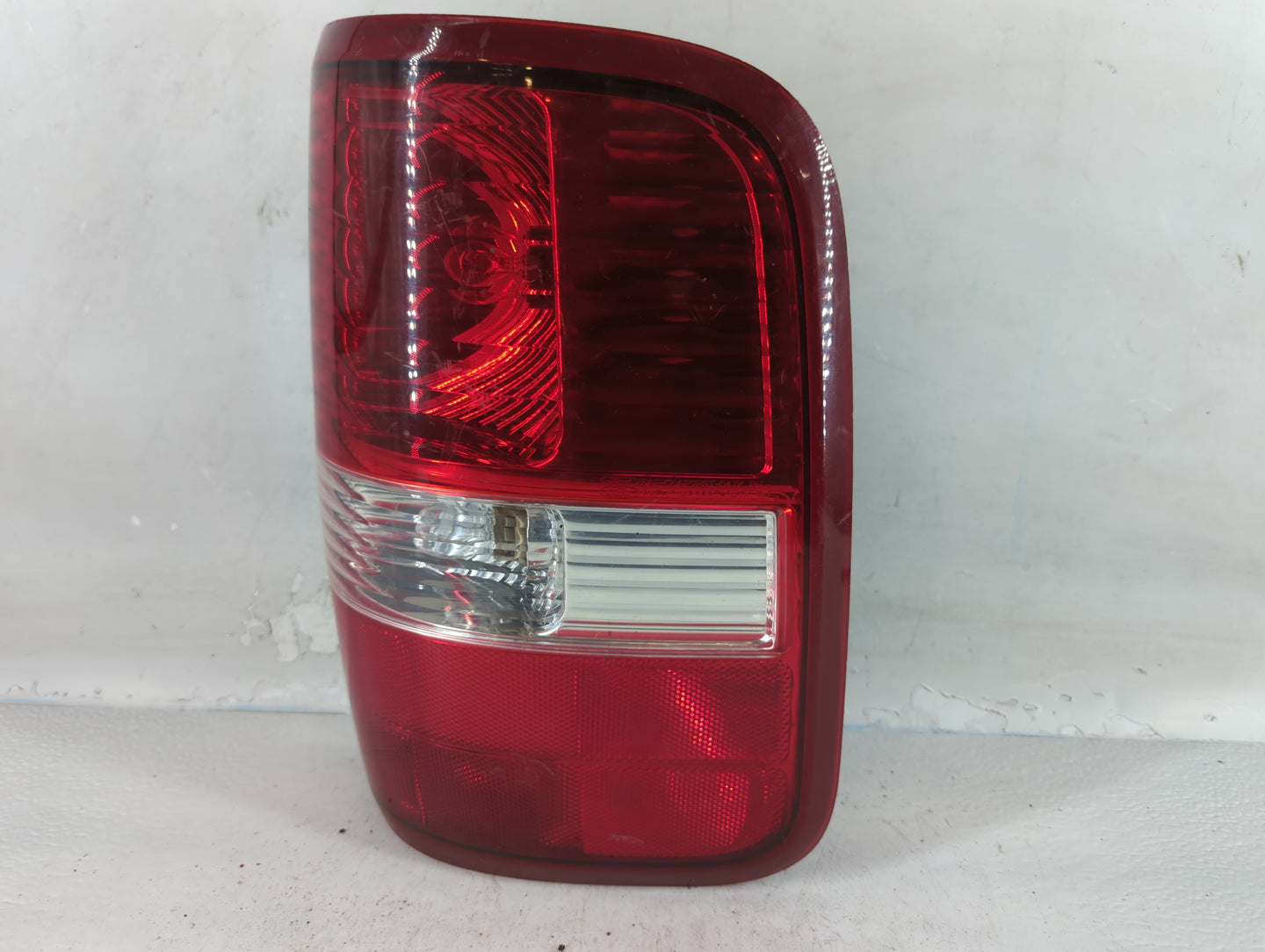 2004-2008 Ford F-150 Tail Light Assembly Passenger Right OEM P/N:4L34-13B504-A Fits Fits 2004 2005 2006 2007 2008 OEM Used A