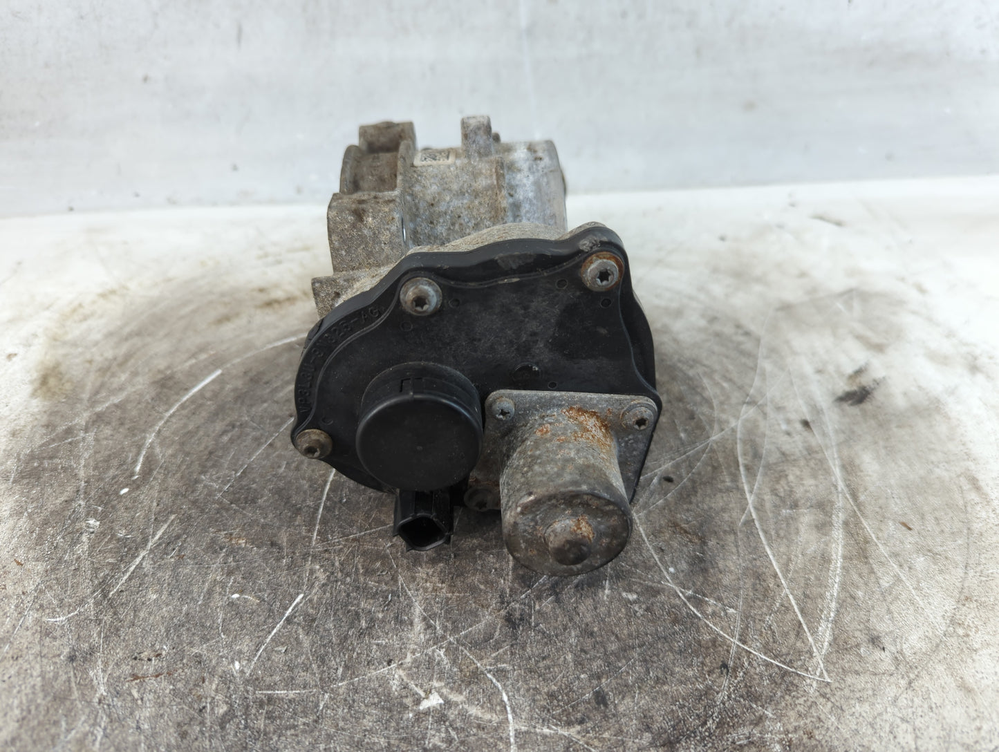 2004-2010 Ford F-150 Throttle Body P/N:8L3E-9F991-BB Fits Fits 2004 2005 2006 2007 2008 2009 2010 OEM Used Auto Parts - Oemu