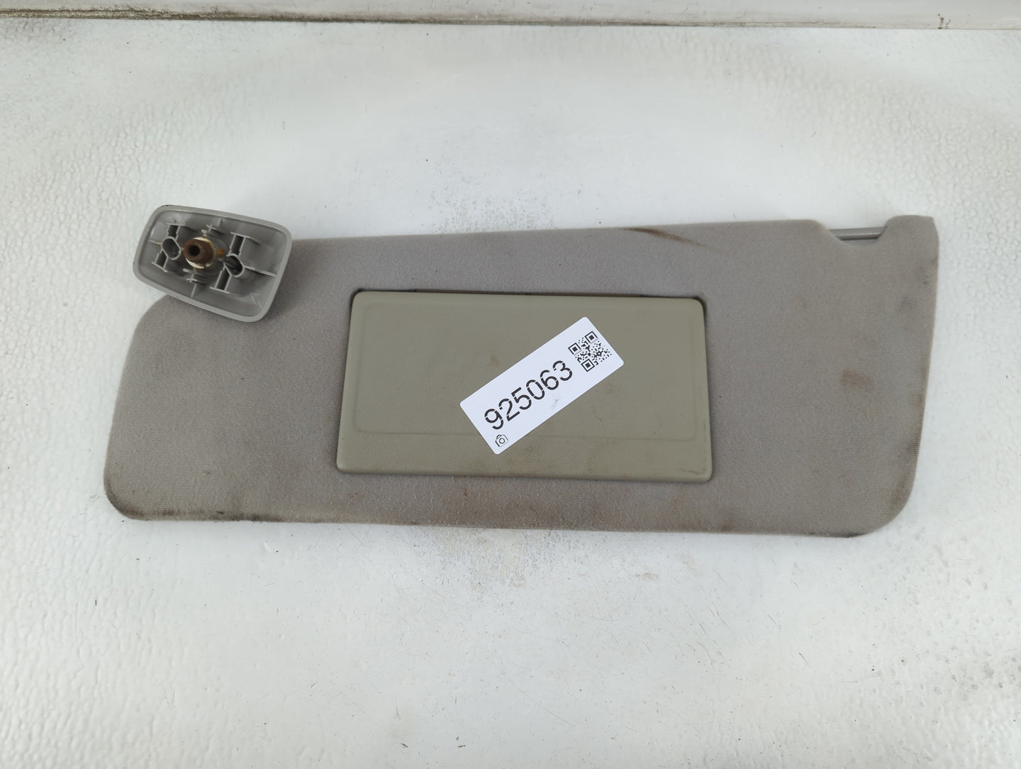 2004-2008 Ford F-150 Sun Visor Shade Replacement Passenger Right Mirror Fits Fits 2004 2005 2006 2007 2008 OEM Used Auto Par