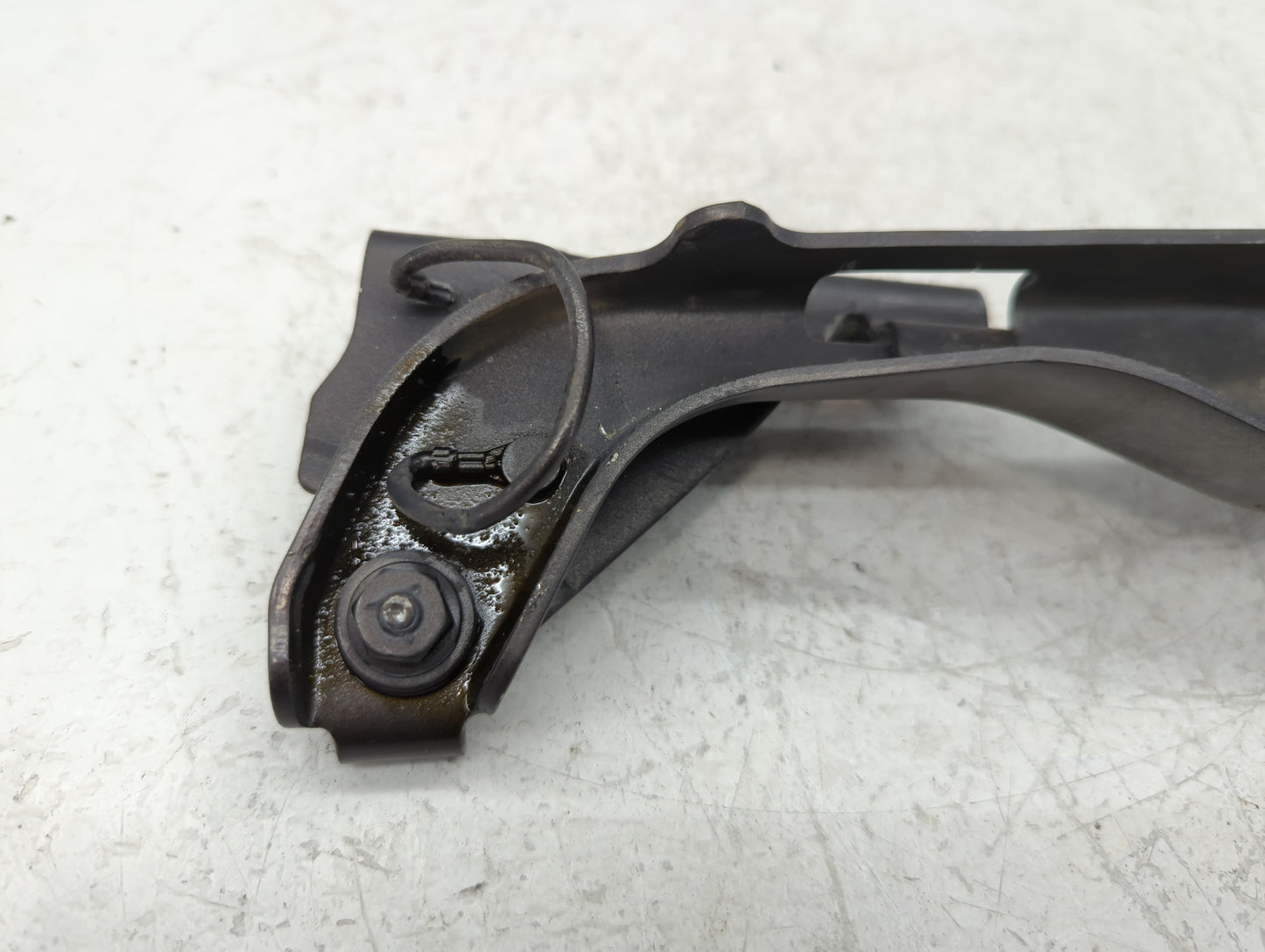 2005 Ford F-150 Driver Left Hood Hinge - Oemusedautoparts1.com