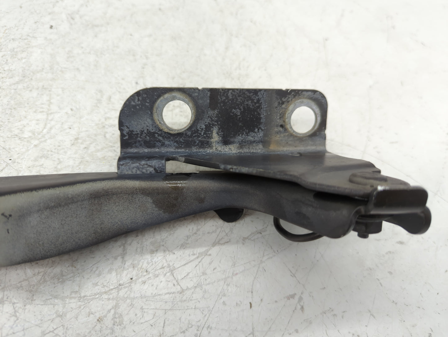 2005 Ford F-150 Driver Left Hood Hinge - Oemusedautoparts1.com