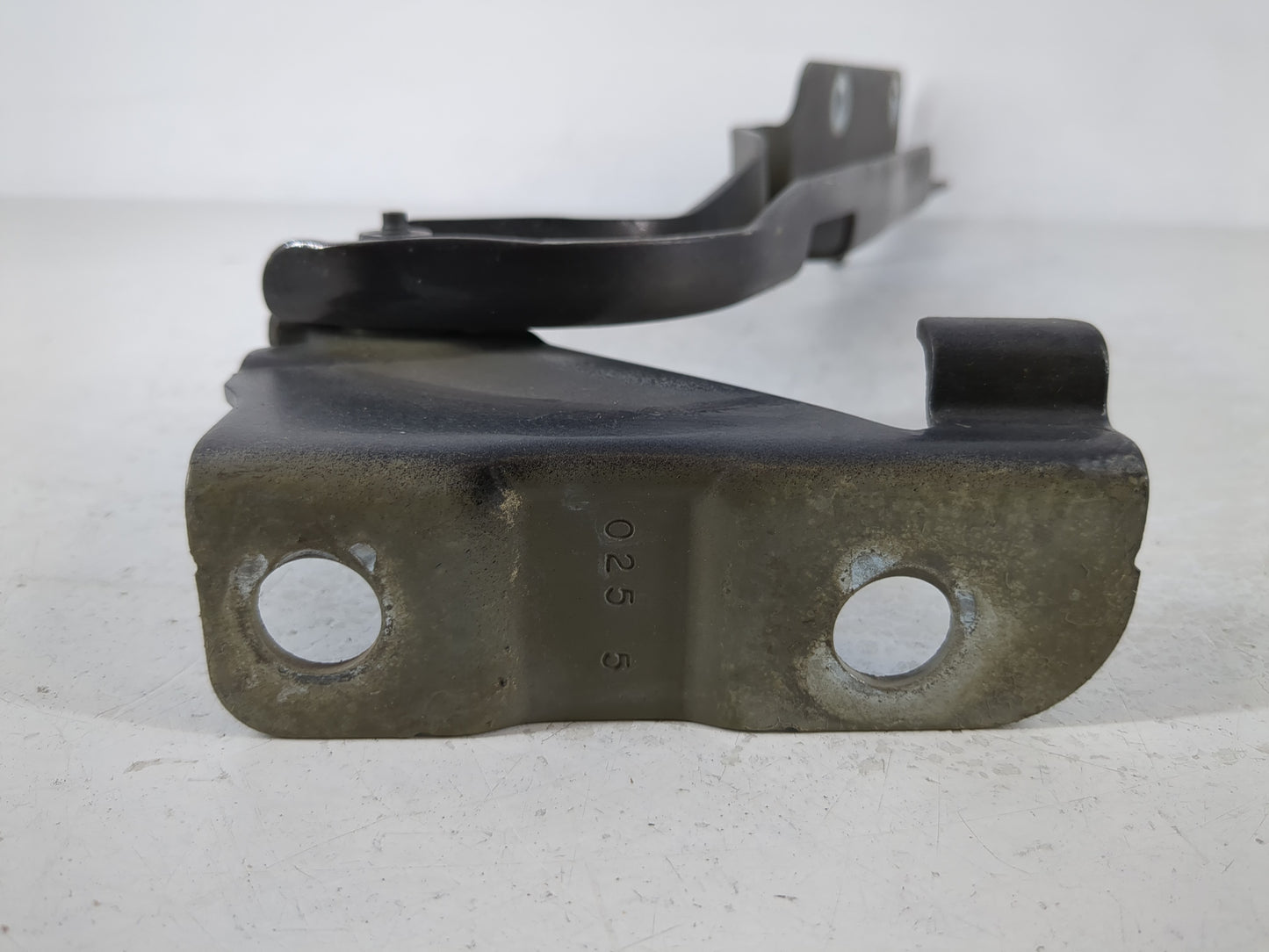 2005 Ford F-150 Driver Hood Hinge 947216 - Oemusedautoparts1.com