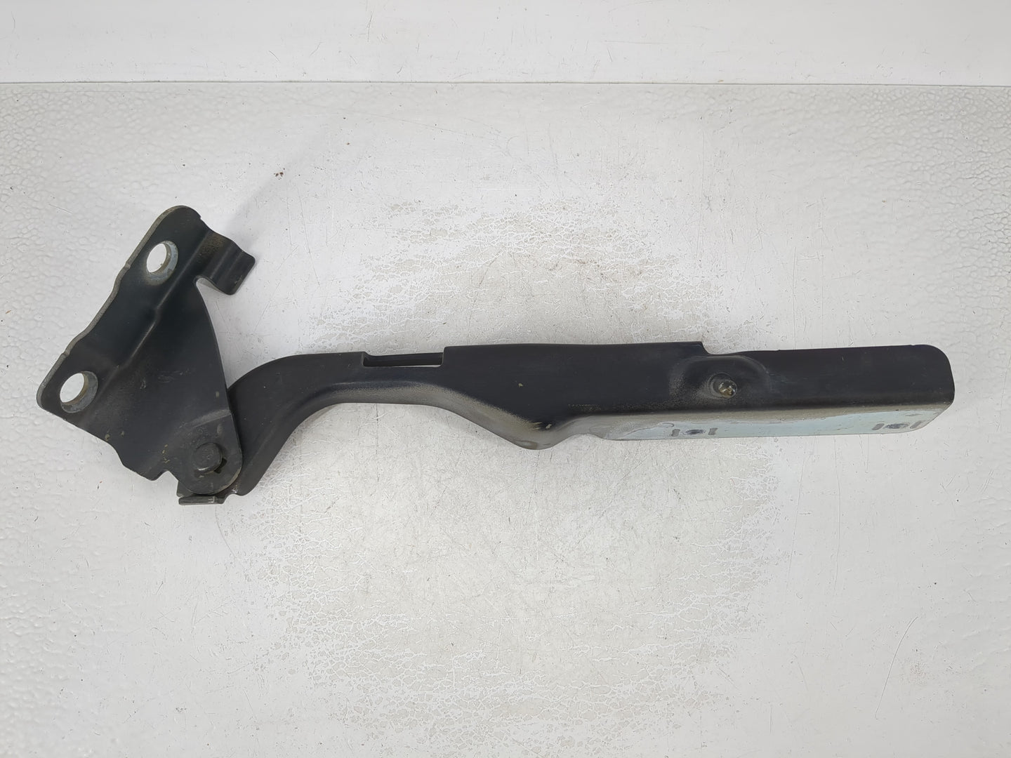 2005 Ford F-150 Driver Hood Hinge 947216 - Oemusedautoparts1.com
