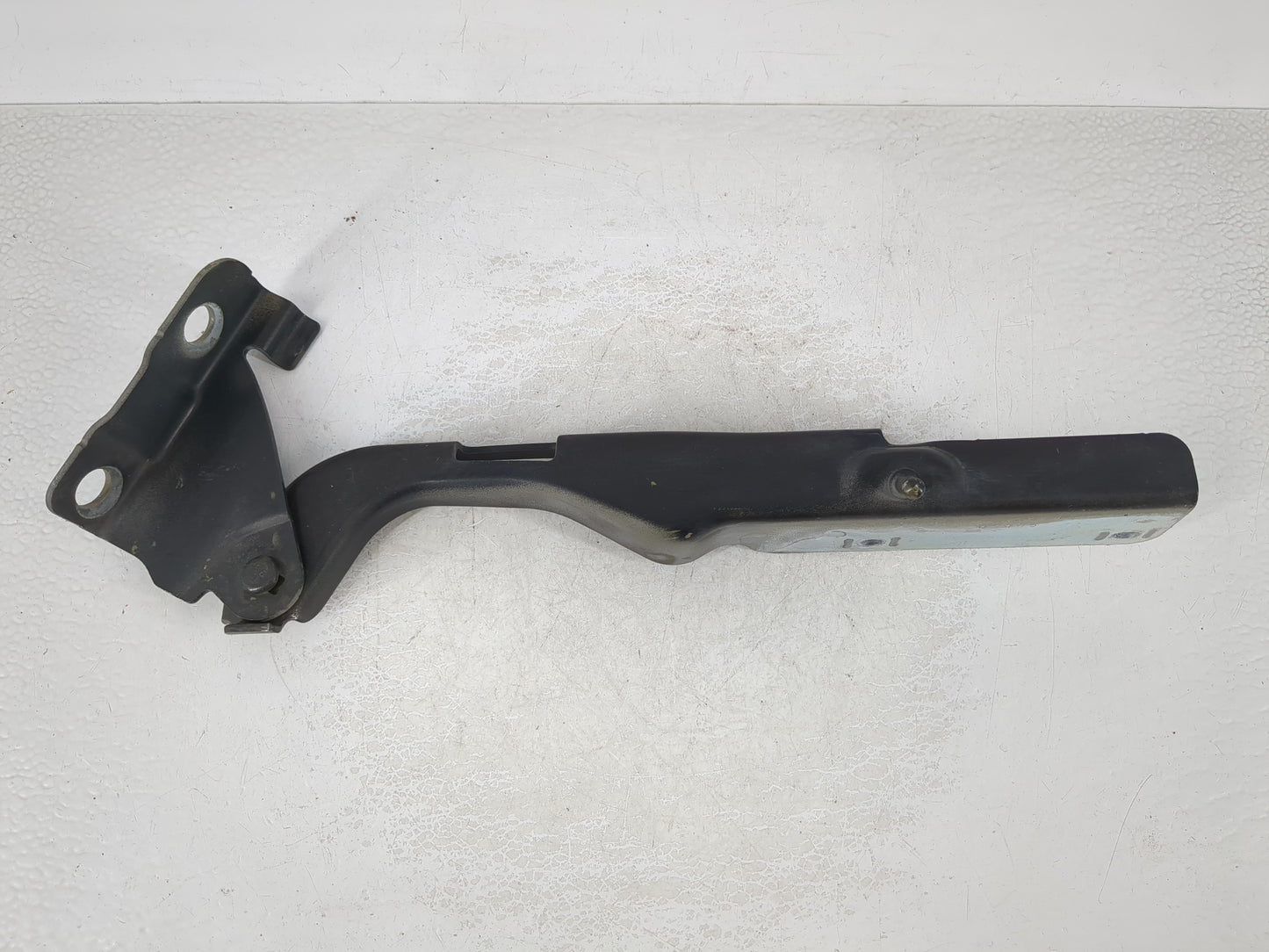 2005 Ford F-150 Driver Hood Hinge 947216 - Oemusedautoparts1.com