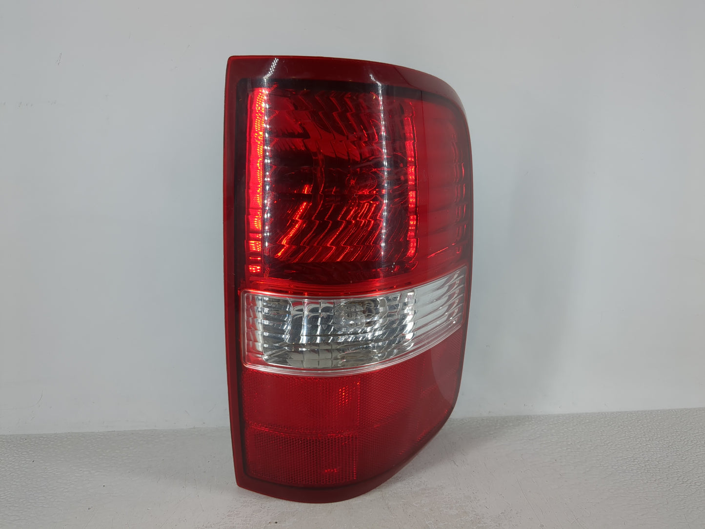 2004 F-150 Passenger Right Side Tail Light Taillight Deck Lid Mounted - Oemusedautoparts1.com