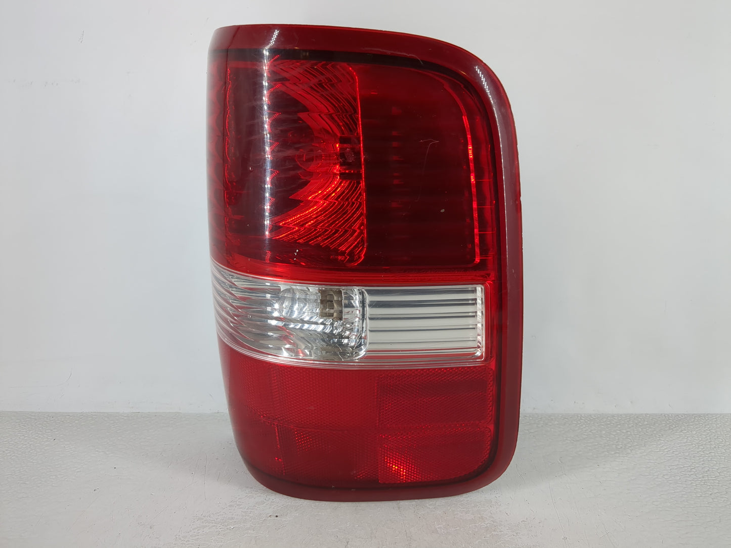 2004 F-150 Passenger Right Side Tail Light Taillight Deck Lid Mounted - Oemusedautoparts1.com