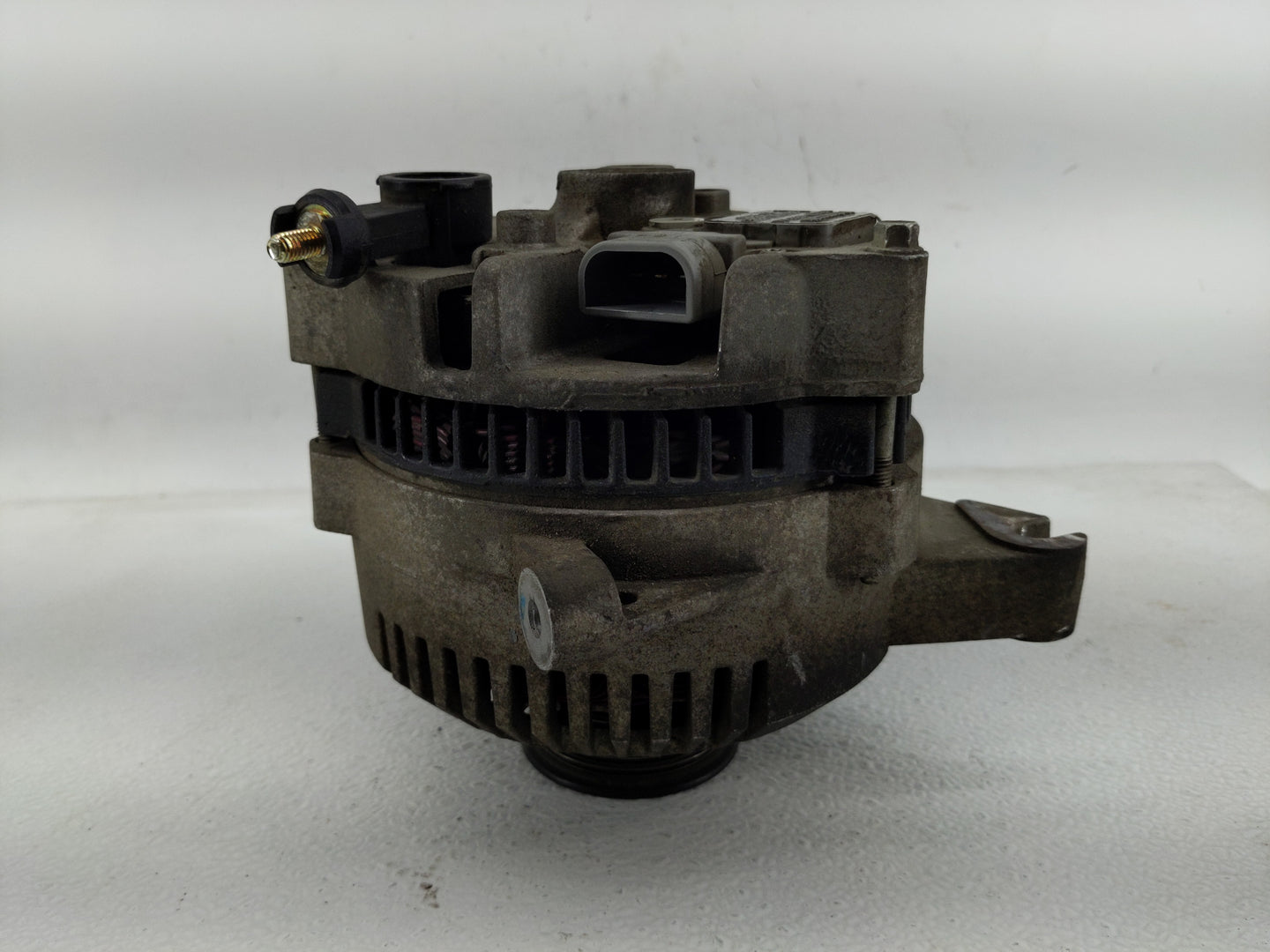 2005-2008 Ford F-250 Super Duty Alternator Replacement Generator Charging Assembly Engine OEM P/N:VP4L2U-10316-AA Fits OEM U