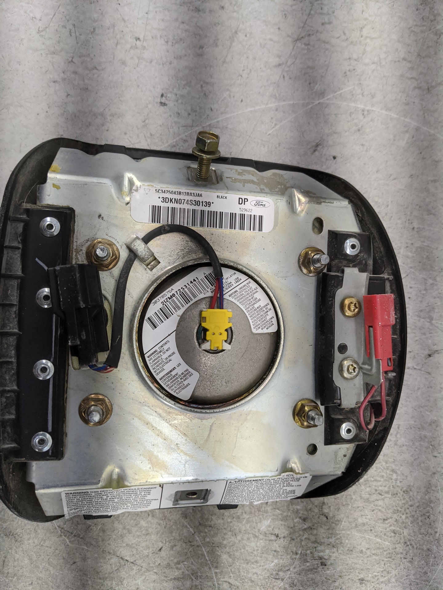 2005 Ford F-250 Super Duty Air Bag Driver Left Steering Wheel Mounted 1477529 - Oemusedautoparts1.com