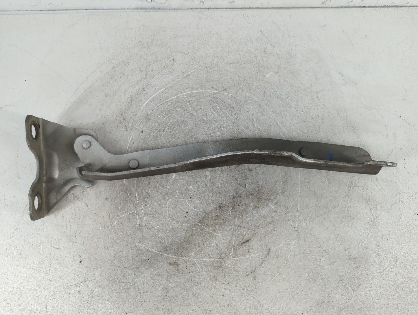 2005 Ford F-250 Super Duty Driver Left Hood Hinge - Oemusedautoparts1.com