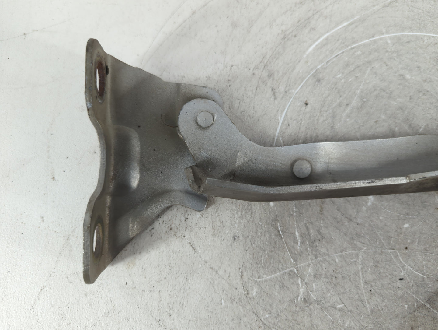 2005 Ford F-250 Super Duty Driver Left Hood Hinge 701319 - Oemusedautoparts1.com
