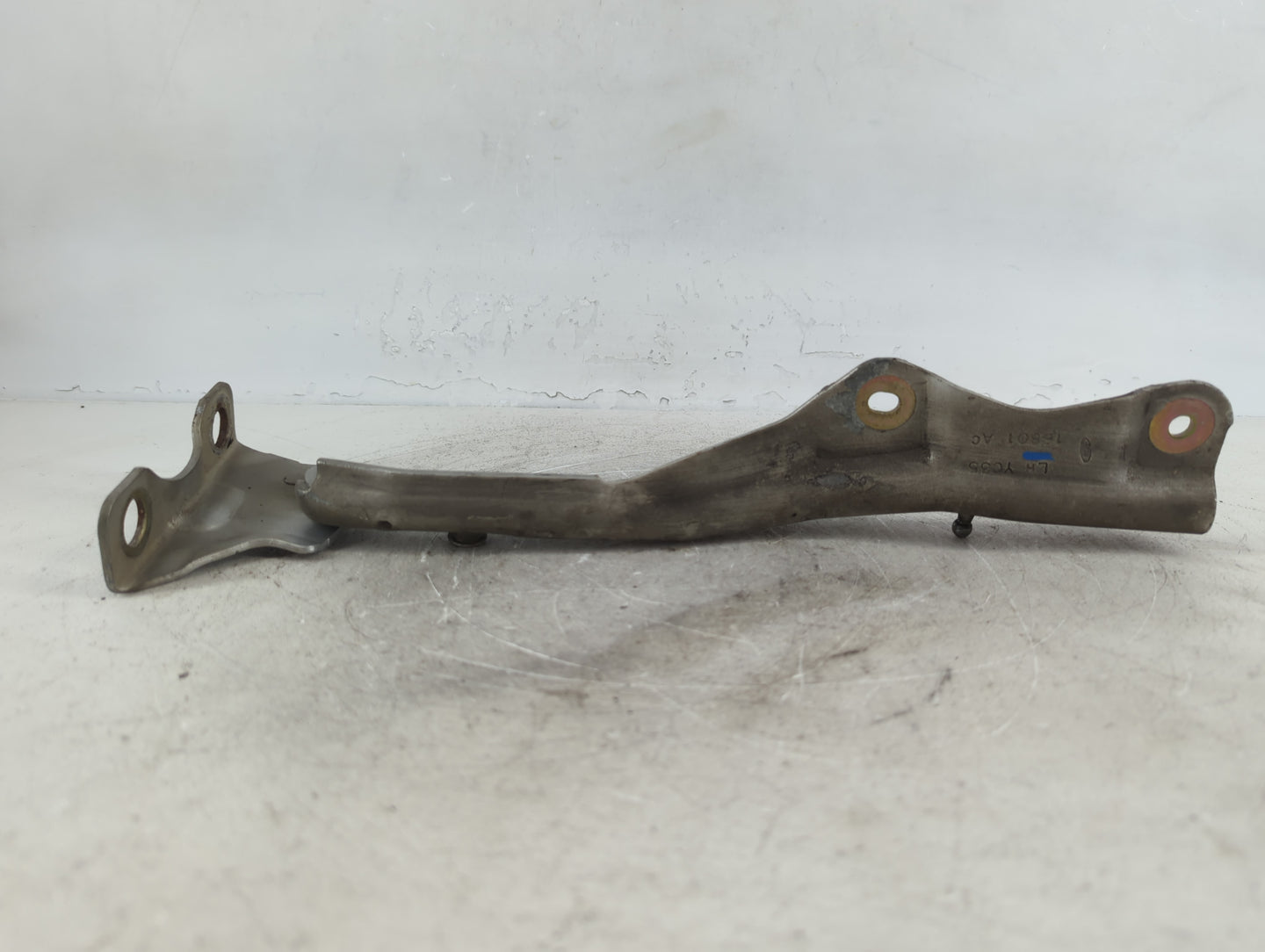 2005 Ford F-250 Super Duty Driver Left Hood Hinge - Oemusedautoparts1.com