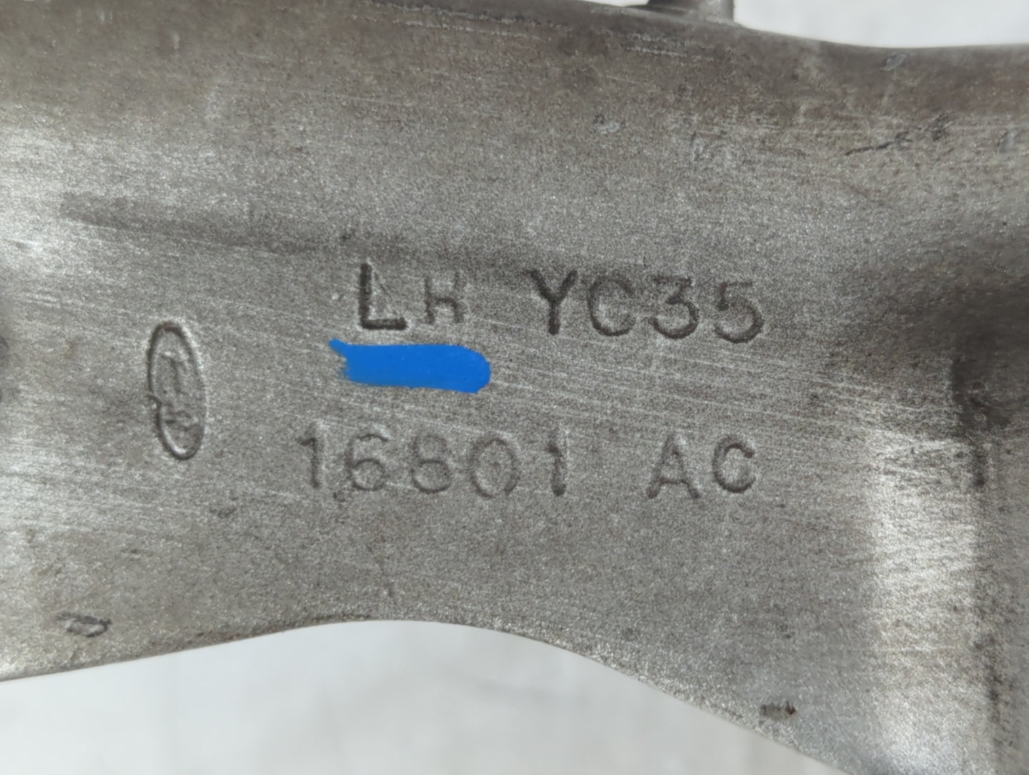 2005 Ford F-250 Super Duty Driver Left Hood Hinge 701319 - Oemusedautoparts1.com
