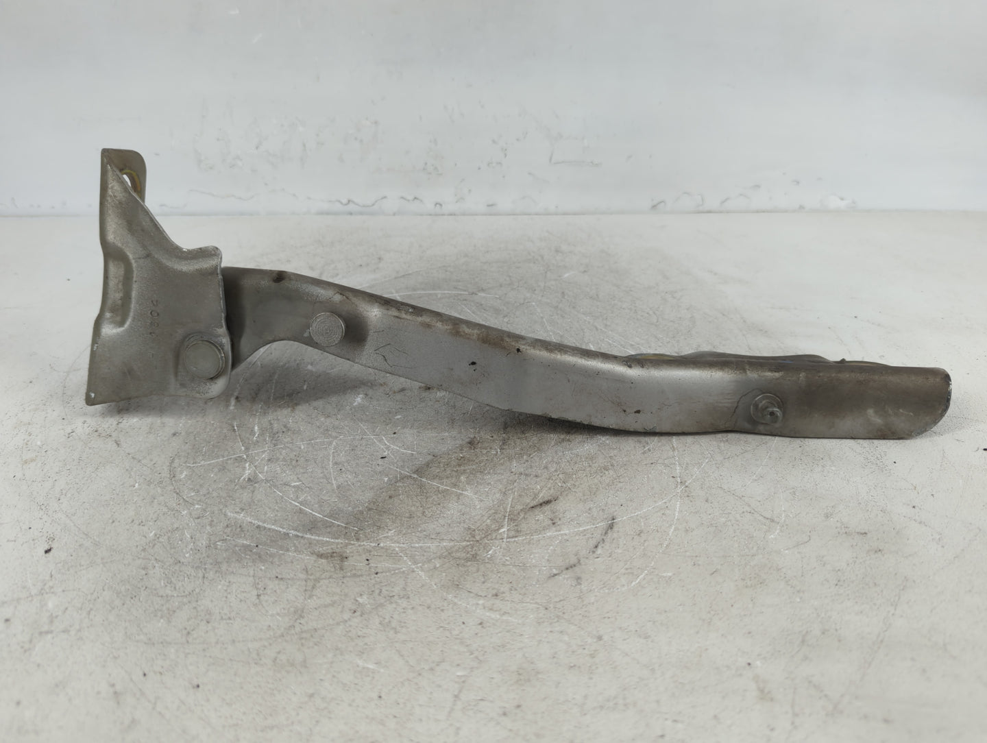 2005 Ford F-250 Super Duty Driver Left Hood Hinge - Oemusedautoparts1.com