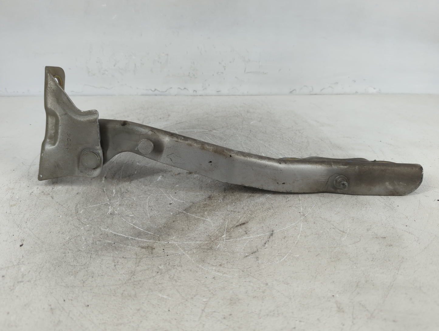 2005 Ford F-250 Super Duty Driver Left Hood Hinge - Oemusedautoparts1.com