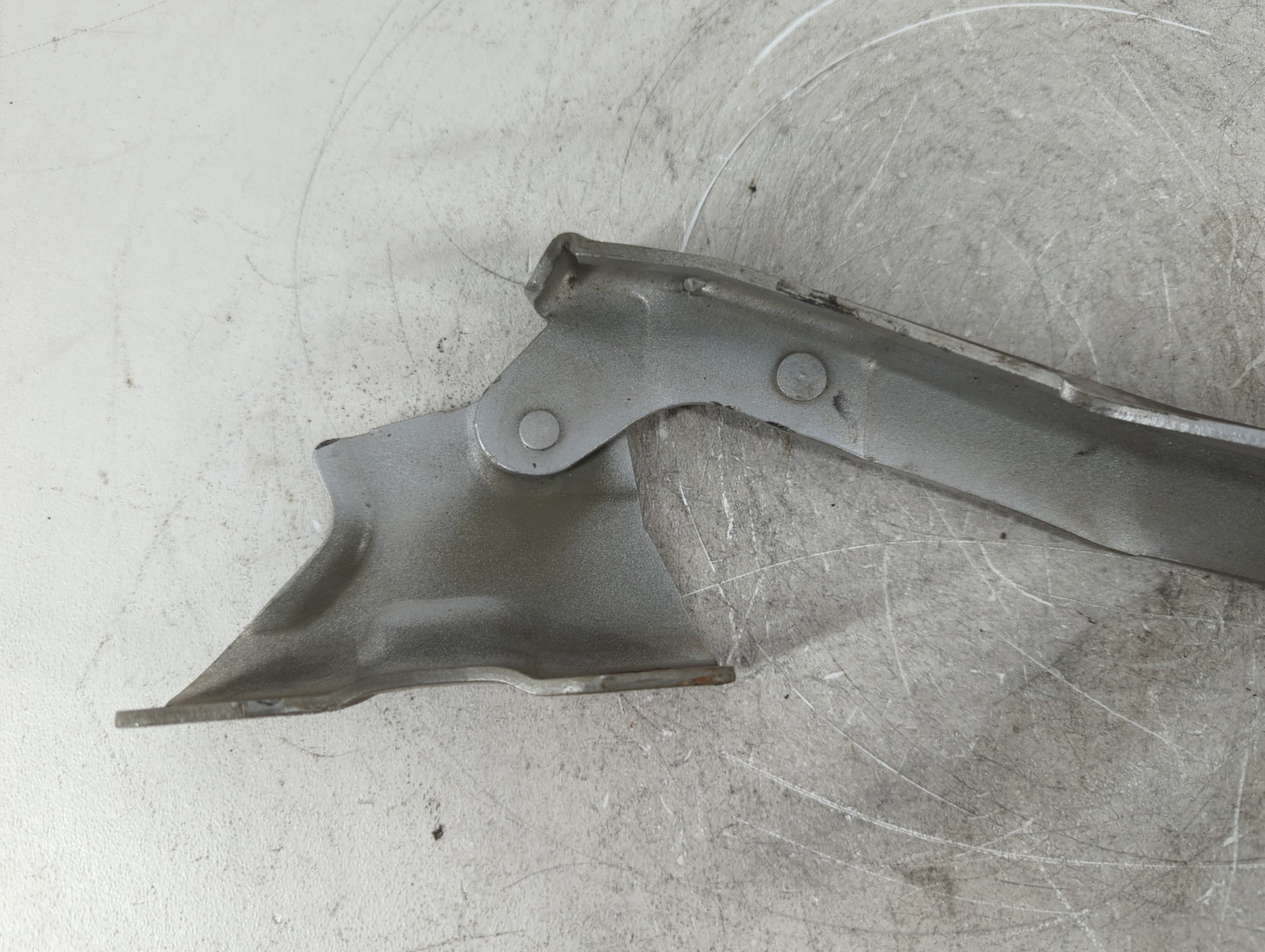 2005 Ford F-250 Super Duty Driver Left Hood Hinge - Oemusedautoparts1.com