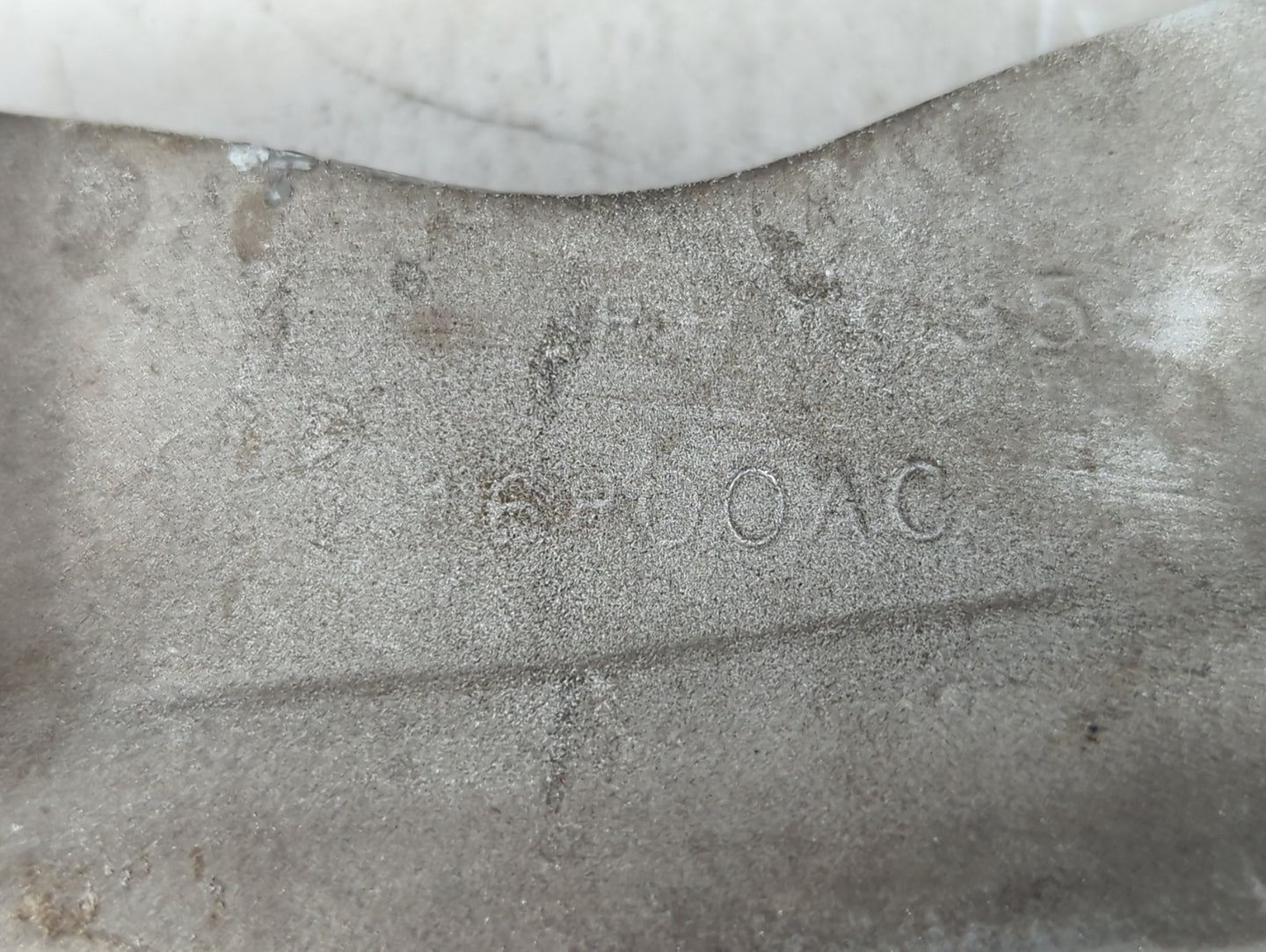 2005 Ford F-250 Super Duty Driver Left Hood Hinge - Oemusedautoparts1.com