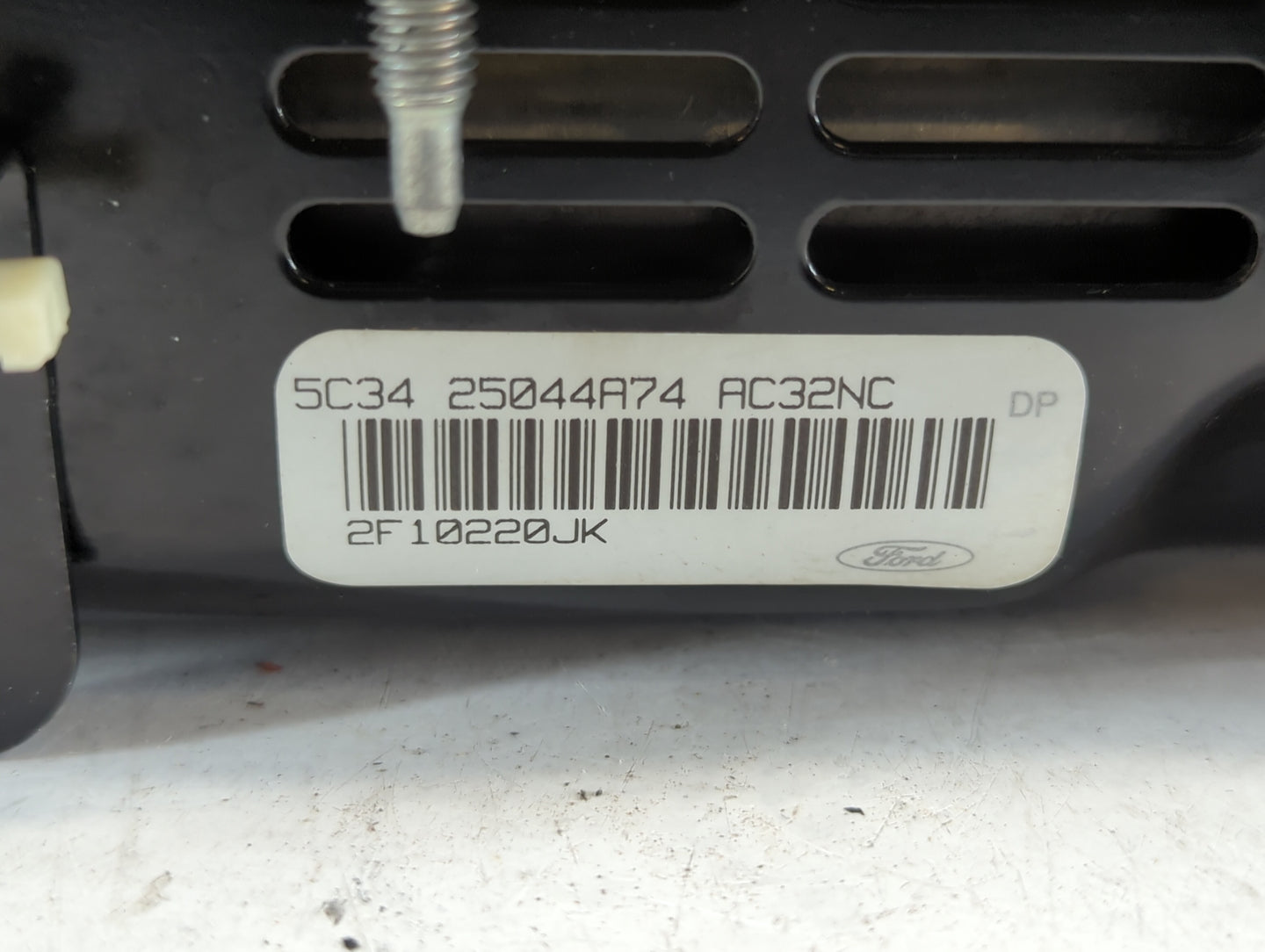 2005 Ford F-250 Super Duty Air Bag Driver Left Steering Wheel Mounted - Oemusedautoparts1.com