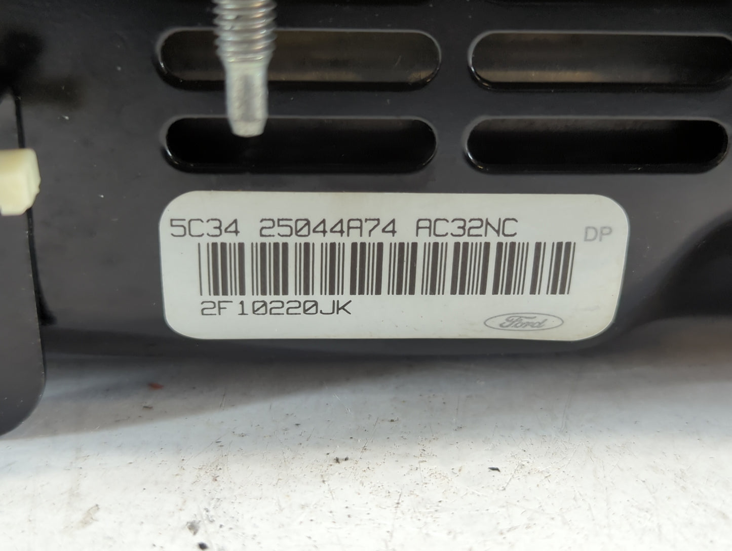 2005 Ford F-250 Super Duty Air Bag Driver Left Steering Wheel Mounted - Oemusedautoparts1.com