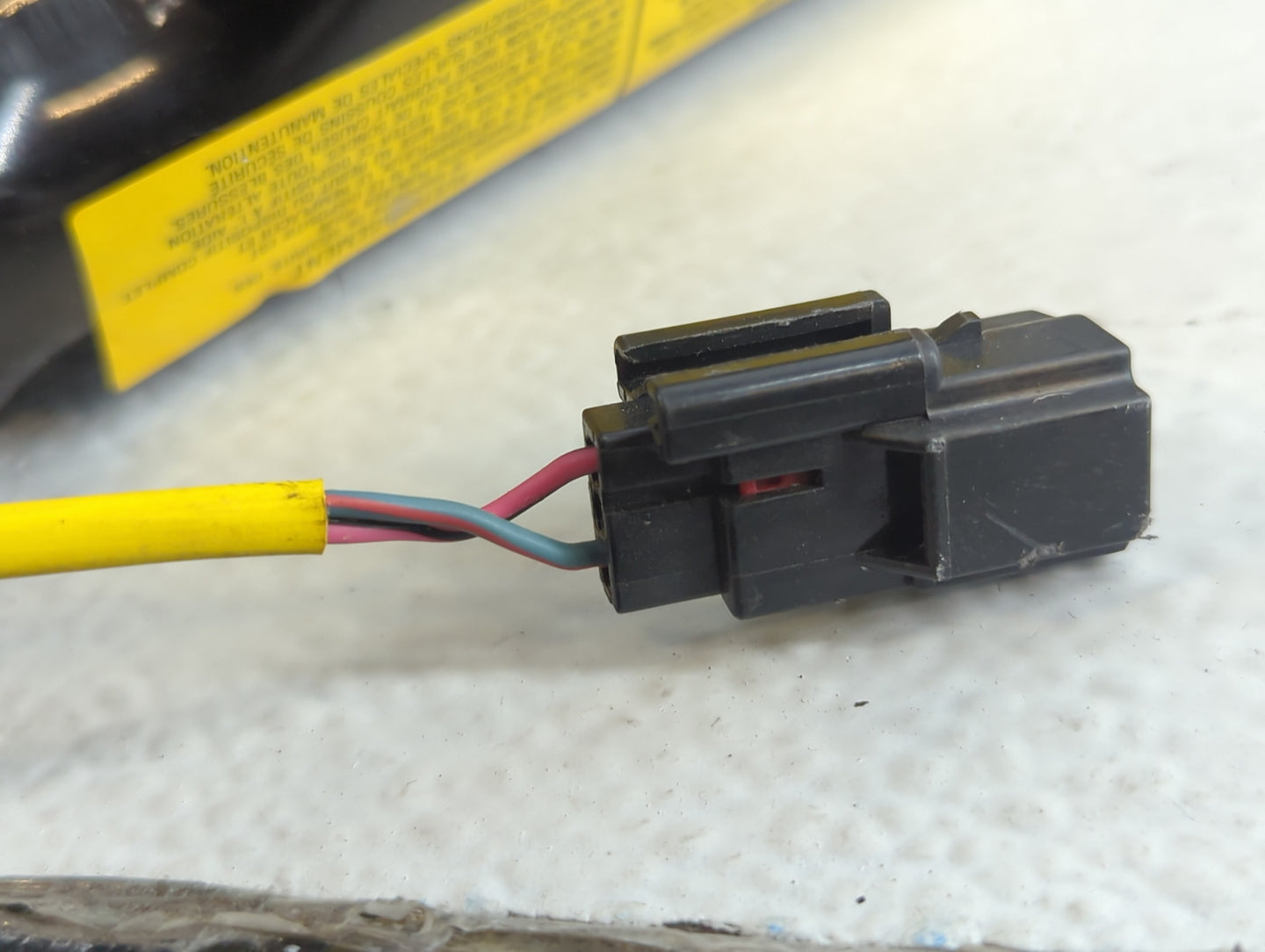 2005 Ford F-250 Super Duty Air Bag Driver Left Steering Wheel Mounted - Oemusedautoparts1.com