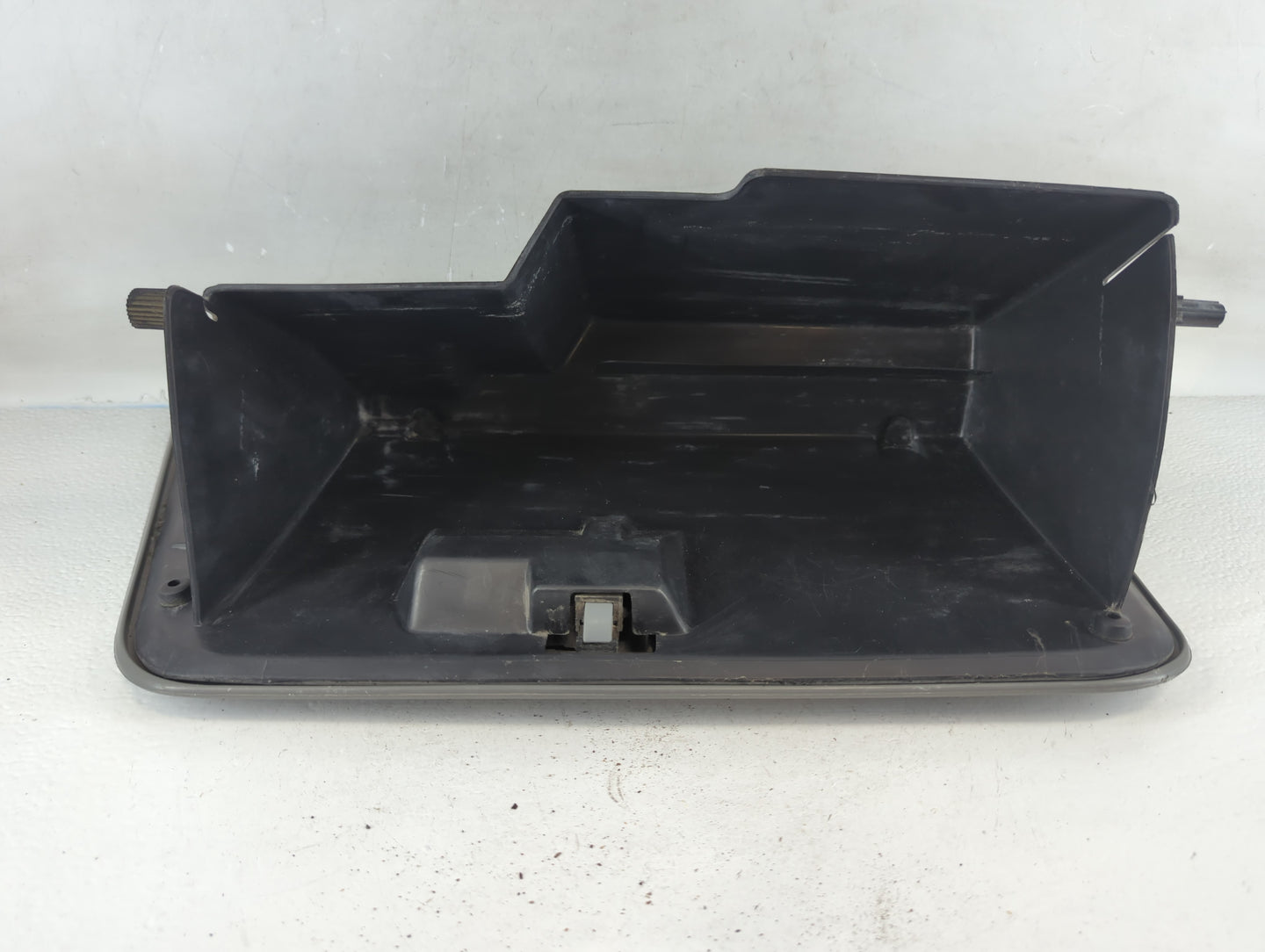 2005 Ford F-250 Super Duty Passenger Glove Box Door Storage Compartment - Oemusedautoparts1.com