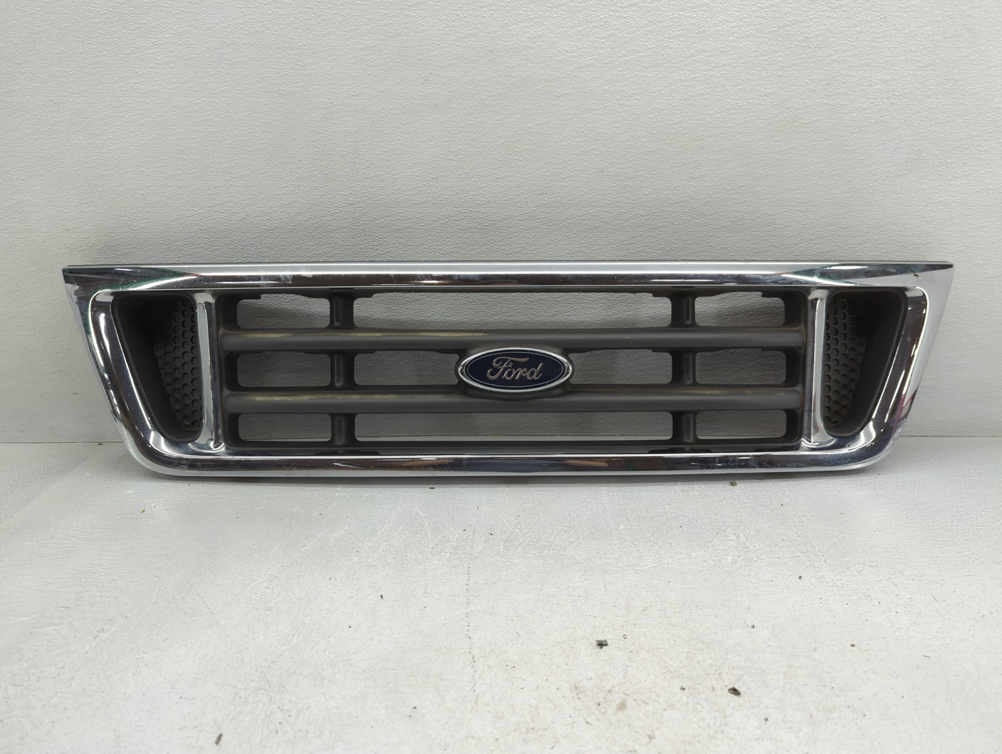 Ford F-350 Front Grille Bumper Not Included - Oemusedautoparts1.com