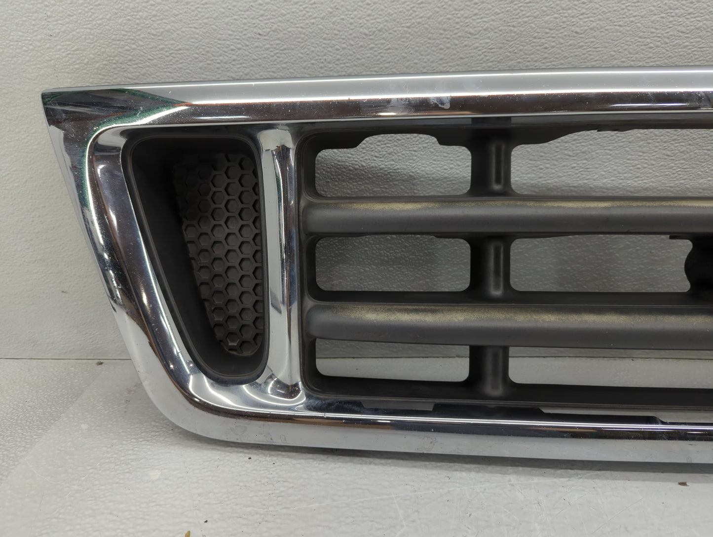 Ford F-350 Front Grille Bumper Not Included - Oemusedautoparts1.com