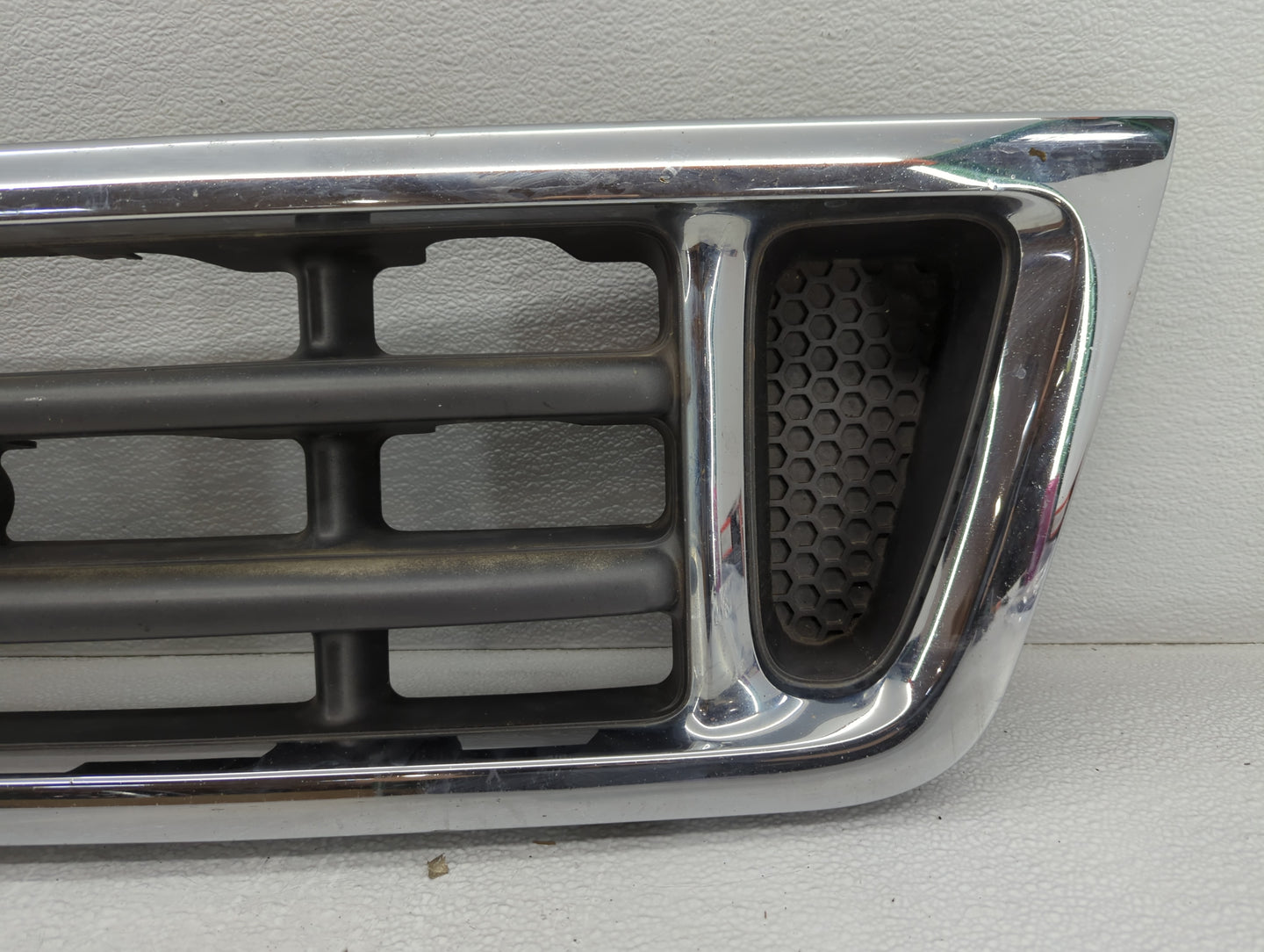 Ford F-350 Front Grille Bumper Not Included - Oemusedautoparts1.com