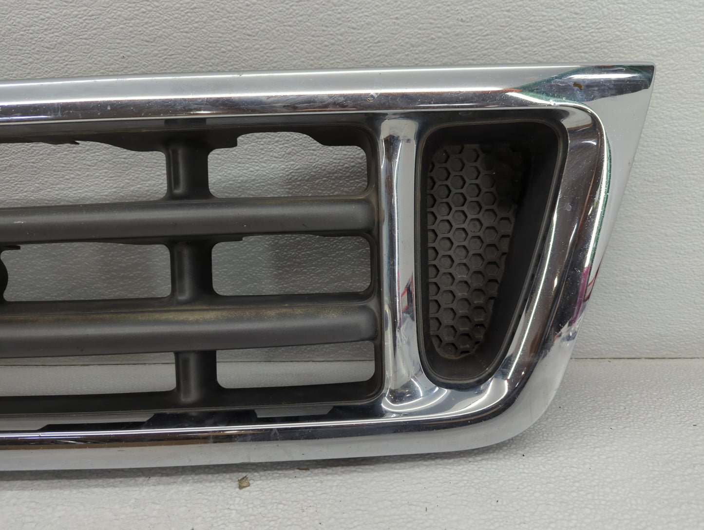 Ford F-350 Front Grille Bumper Not Included - Oemusedautoparts1.com