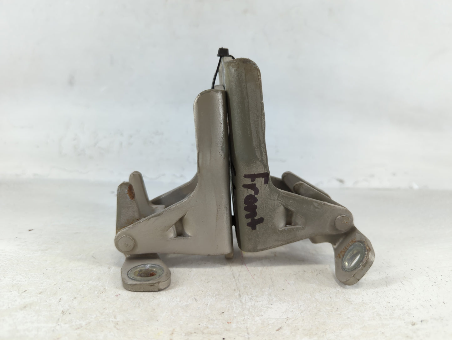 2005 Ford F-350 Super Duty Driver Left Hood Hinge - Oemusedautoparts1.com