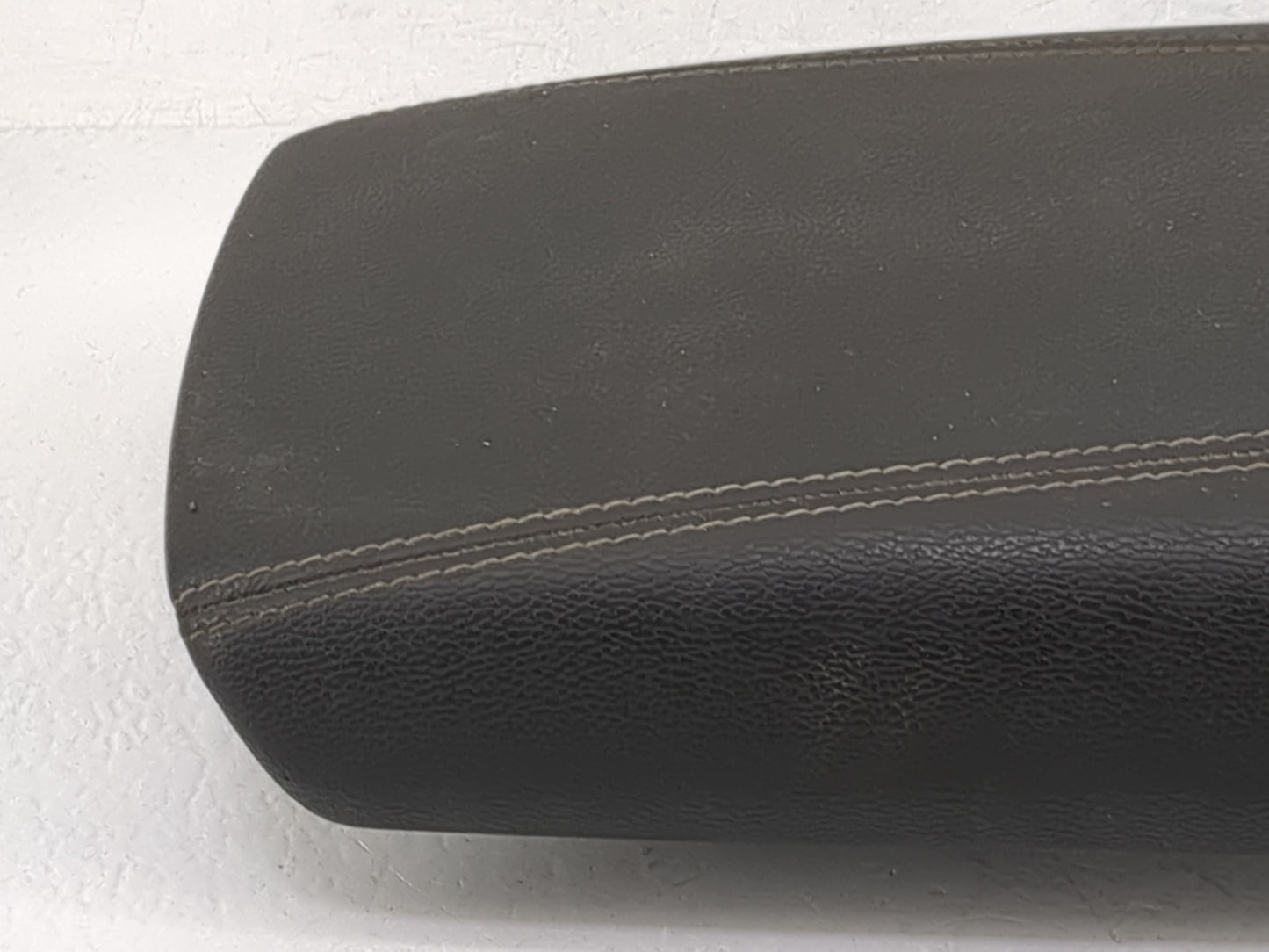 2005 Ford F250sd Center Console Armrest Cover Lid Fits OEM Used Auto Parts - Oemusedautoparts1.com