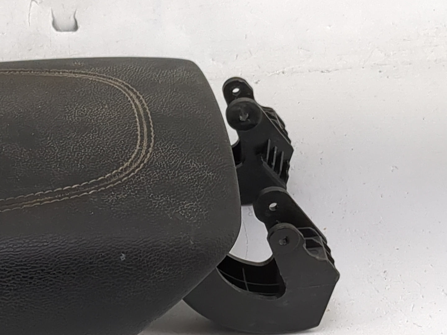 2005 Ford F250sd Center Console Armrest Cover Lid Fits OEM Used Auto Parts - Oemusedautoparts1.com