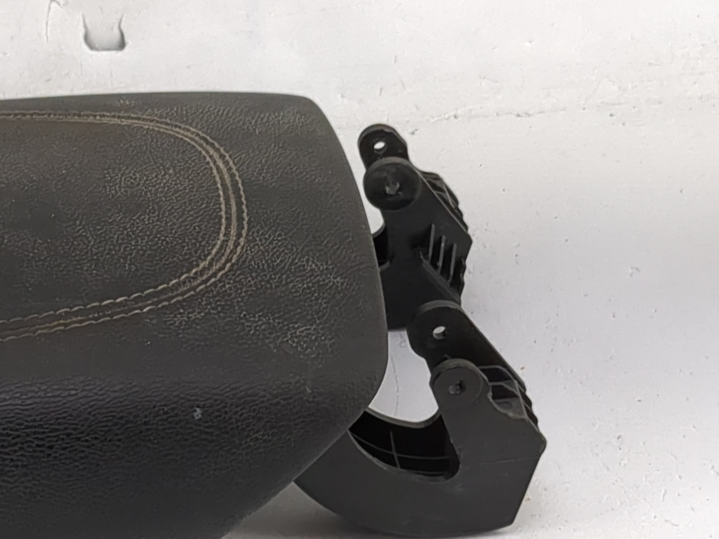 2005 Ford F250sd Center Console Armrest Cover Lid Fits OEM Used Auto Parts - Oemusedautoparts1.com