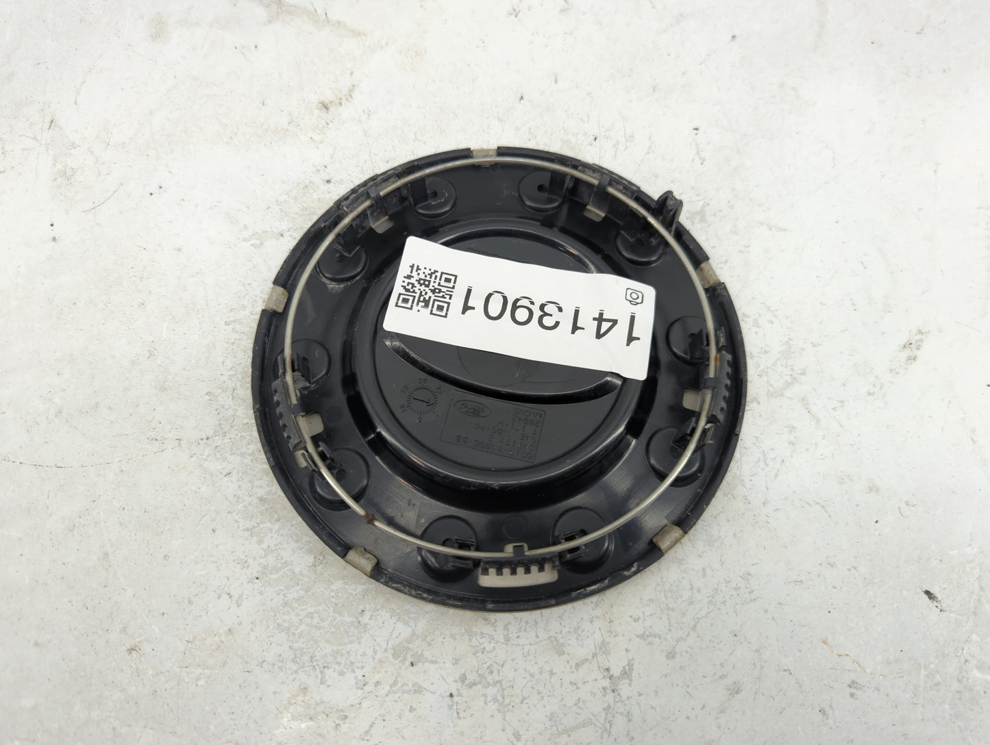 2005 Ford Five Hundred Center Cap Oem 1413901 - Oemusedautoparts1.com