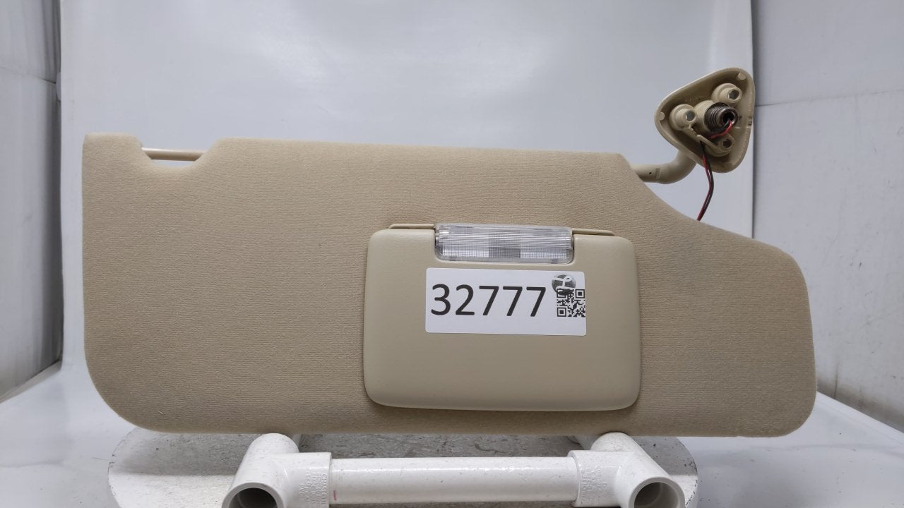 2005 Ford Five Hundred Sun Visor Shade Replacement Passenger Right Mirror Fits OEM Used Auto Parts - Oemusedautoparts1.com