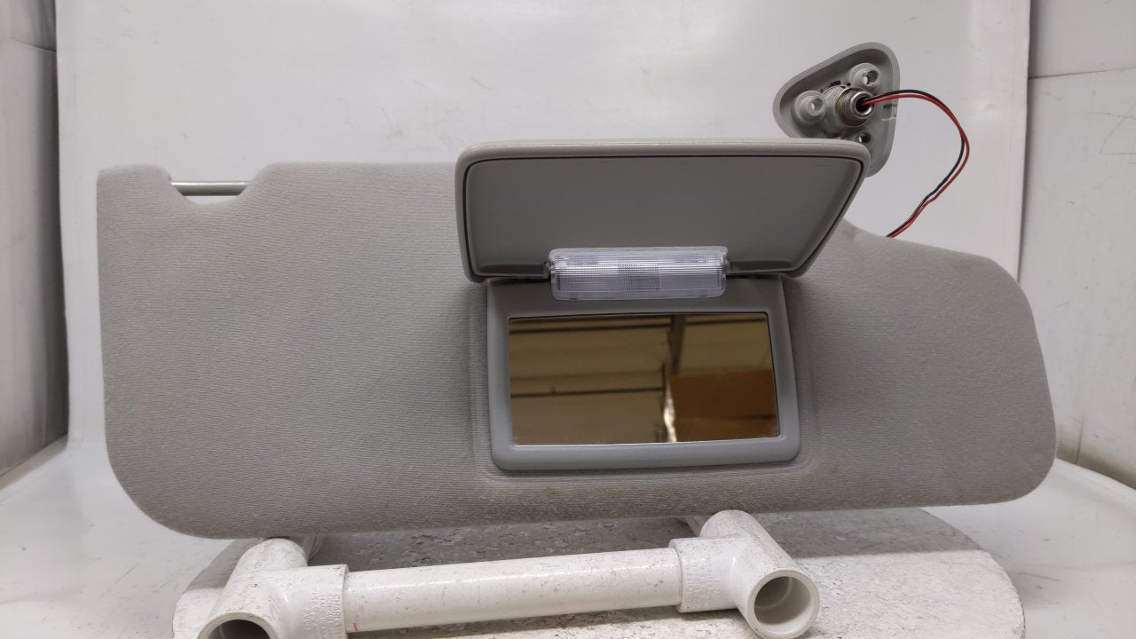 2005 Ford Five Hundred Sun Visor Shade Replacement Passenger Right Mirror Fits OEM Used Auto Parts - Oemusedautoparts1.com