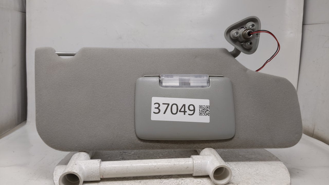 2005 Ford Five Hundred Sun Visor Shade Replacement Passenger Right Mirror Fits OEM Used Auto Parts - Oemusedautoparts1.com