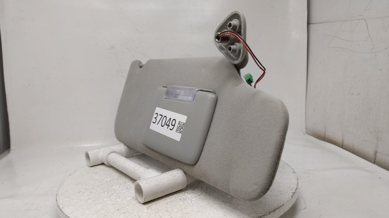 2005 Ford Five Hundred Sun Visor Shade Replacement Passenger Right Mirror Fits OEM Used Auto Parts - Oemusedautoparts1.com