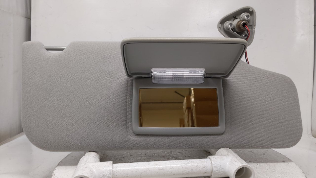 2005 Ford Five Hundred Sun Visor Shade Replacement Passenger Right Mirror Fits OEM Used Auto Parts - Oemusedautoparts1.com
